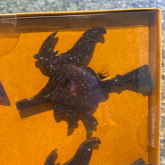 Storehouse Seasonal Glitter Witch on Broom set of 4 Napkin Rings! 🧡🖤💀🎃NWT - Picture 2 of 5